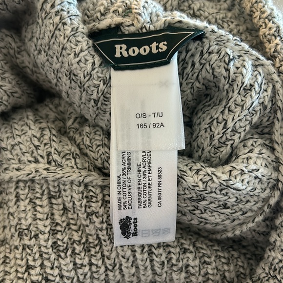Roots Sweater Poncho - Picture 3 of 4
